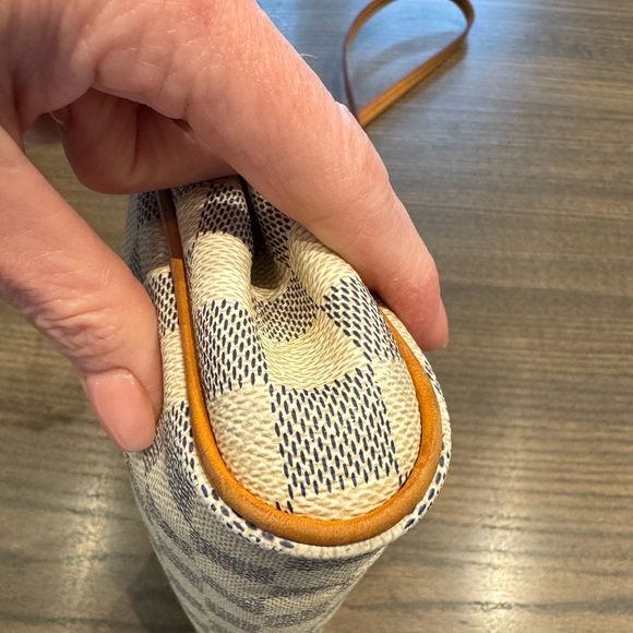 Louis Vuitton Eva Handbag/Clutch - Damier Azur Canvas - Vintage but life left!🤎💛 - Picture 4 of 14